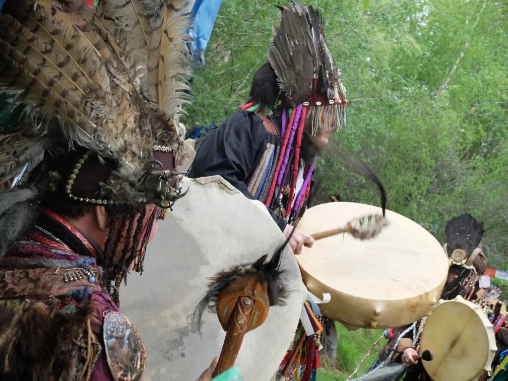 Этнографический музей Шаманизм народов Сибири. Шаман коренных народов Сибири. Народы Сибири шаманы. Шаманизм в Сибири. Покажи видео шаман