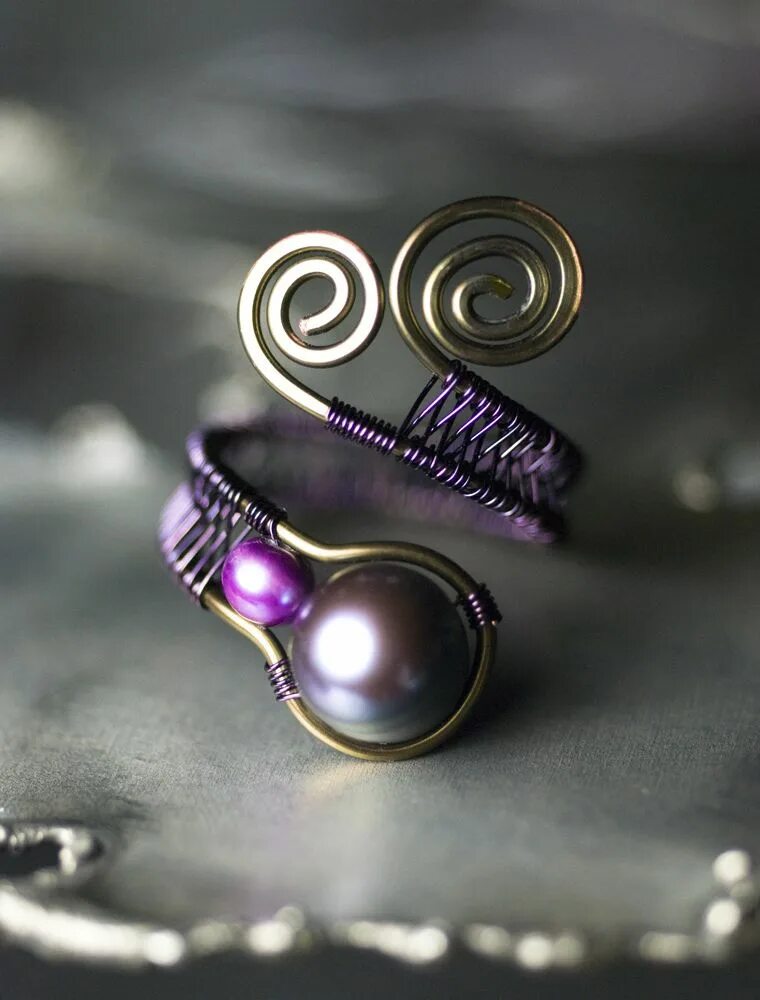 Браслет из проволоки колечки. Колечко из медной проволоки. Самодельное кольцо из проволоки. Кольцо из медной проволоки. Кольцо из проволоки.