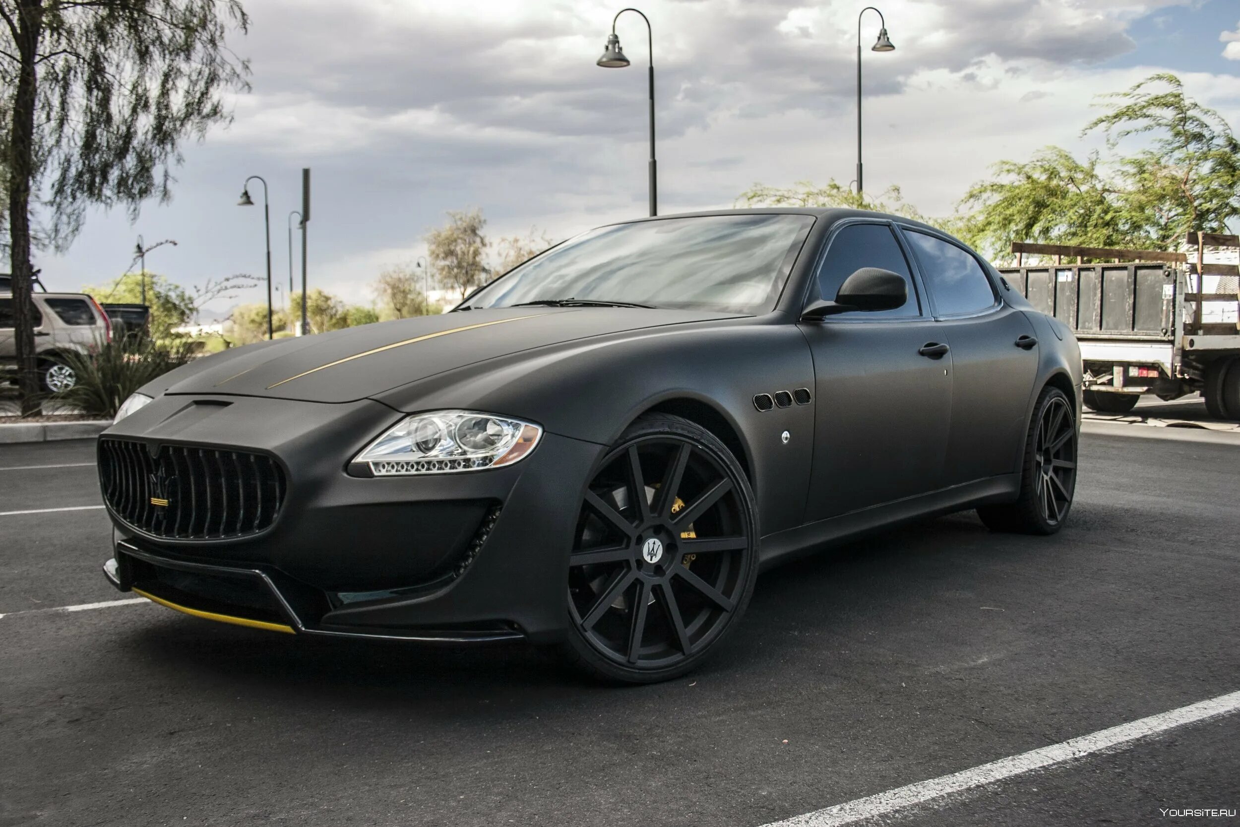 Черный матовый автомобиль. Мазерати Кватропорте черный. Мазерати Кватропорте матовая. Maserati Quattroporte черная. Maserati Quattroporte GTS Black.