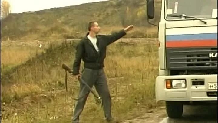 дальнобойщики 1 сезон 11 серия побег. дальнобойщики сериал побег. дальнобойщики сериал 11 серия побег. николай дмитриевич чиндяйкин дальнобойщики. максим литовченко дальнобойщики.