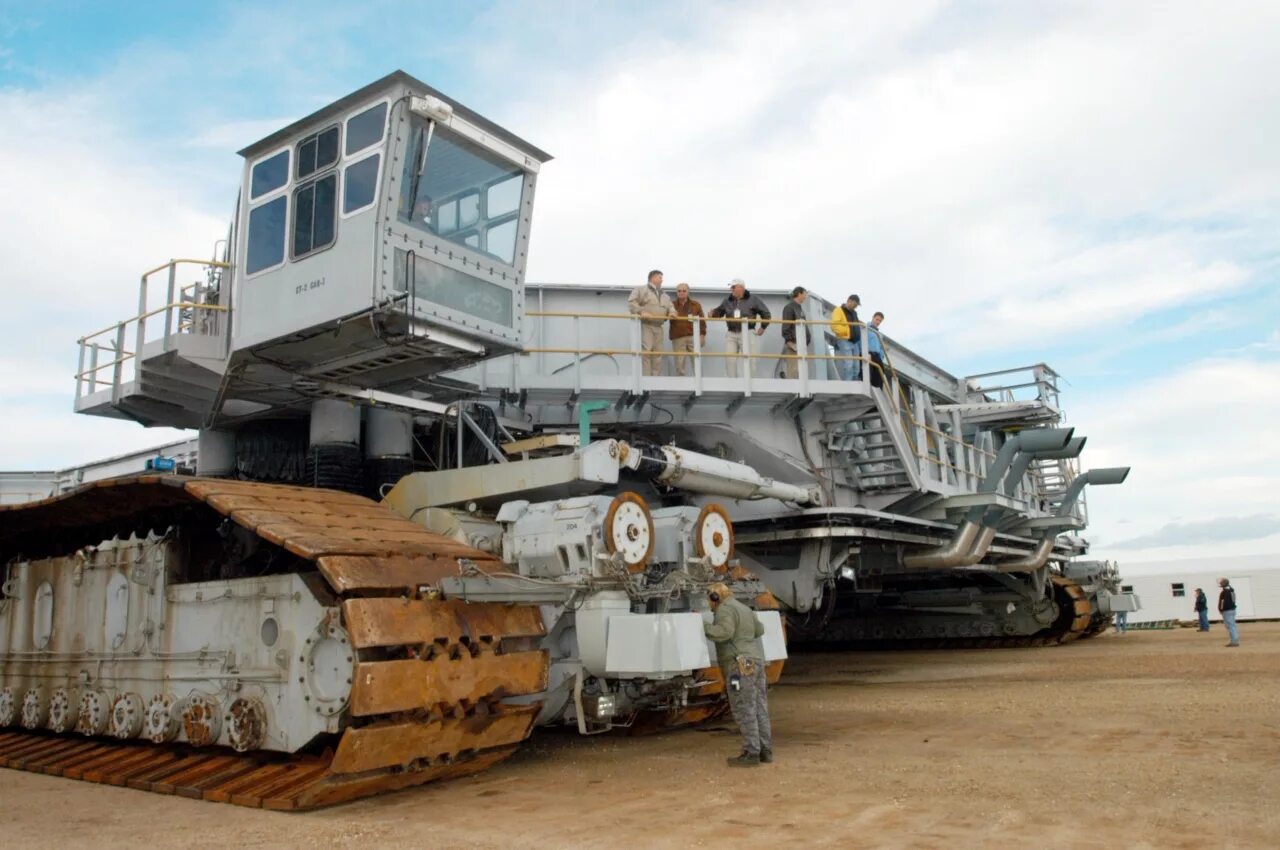 Настоящее большая машина. Экскаватор Bagger 288. Мега экскаватор Bagger 288. Роторный экскаватор Bagger 288. Bagger 288 и БЕЛАЗ.