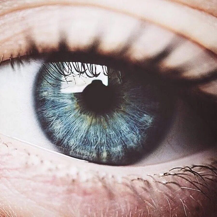 Заплаканные глаза серо голубые. Глаза Инстаграм. Глаза фото красивые крупным планом. Ава для инстаграма глаз.