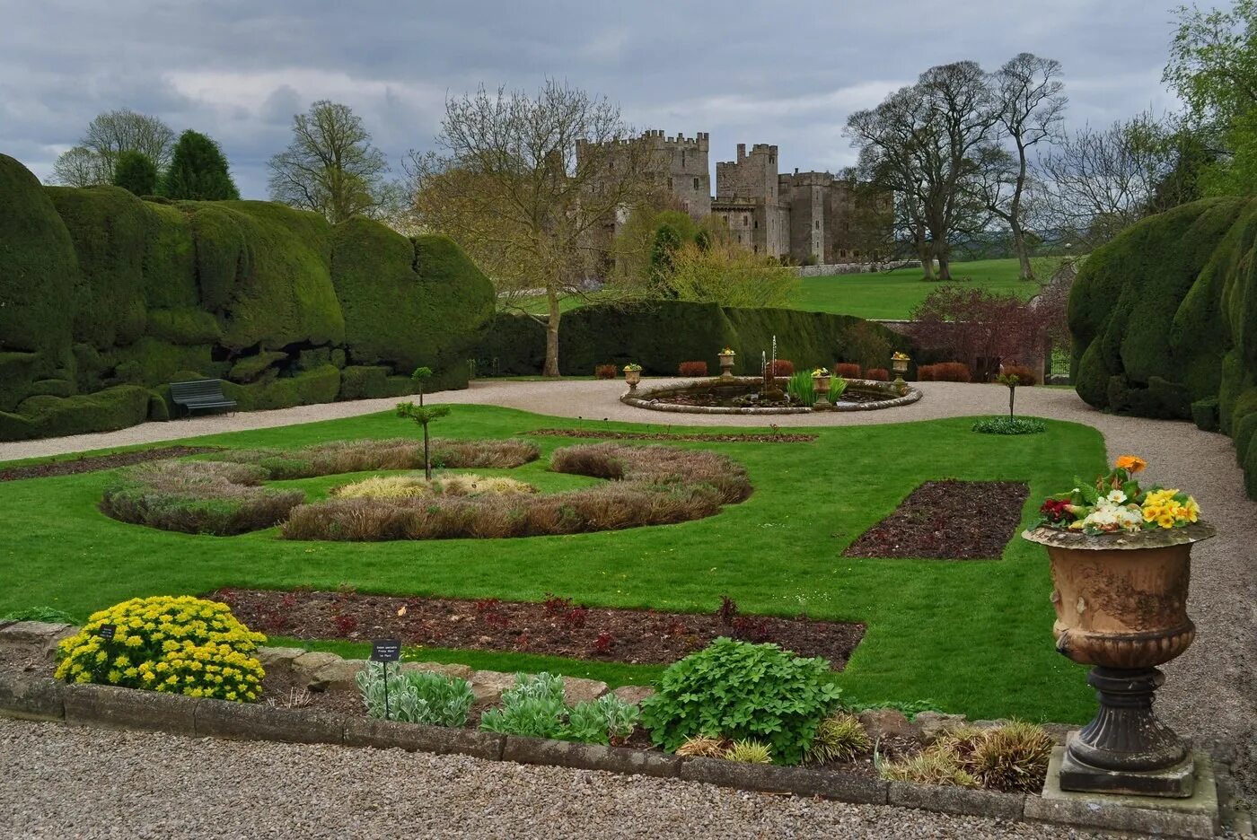 Английский сад для детей. Сад четырех сезонов уолсолл великобритания. Осень в английском саду. Английские сады английских садовников. Французские сады у дома.