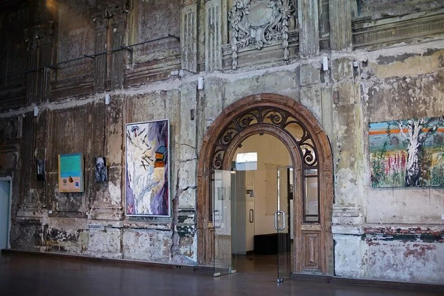 Арсенал нижний новгород музей. Futuro галерея искусства нижний новгород. Арт пространства нижний. Лофт холл спб арсенальная набережная 1. R.