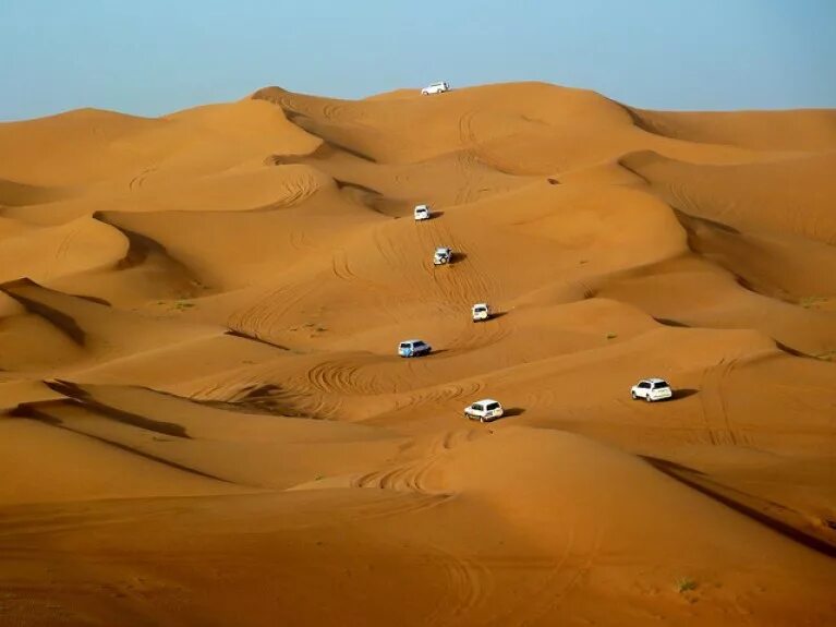Пустыня ездить. Дюны в Абу Даби. Барханы в Абу Даби. Барханы в Дубае. Пустынное сафари в Дубае.