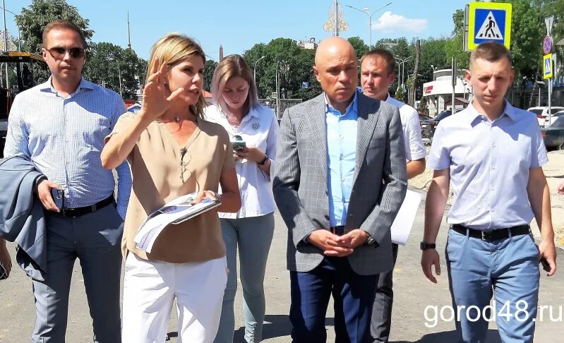 Покидать липецк. Пожарная машина и здание которое тушат. Покидать липецк. Покидать липецк. Покидать липецк.