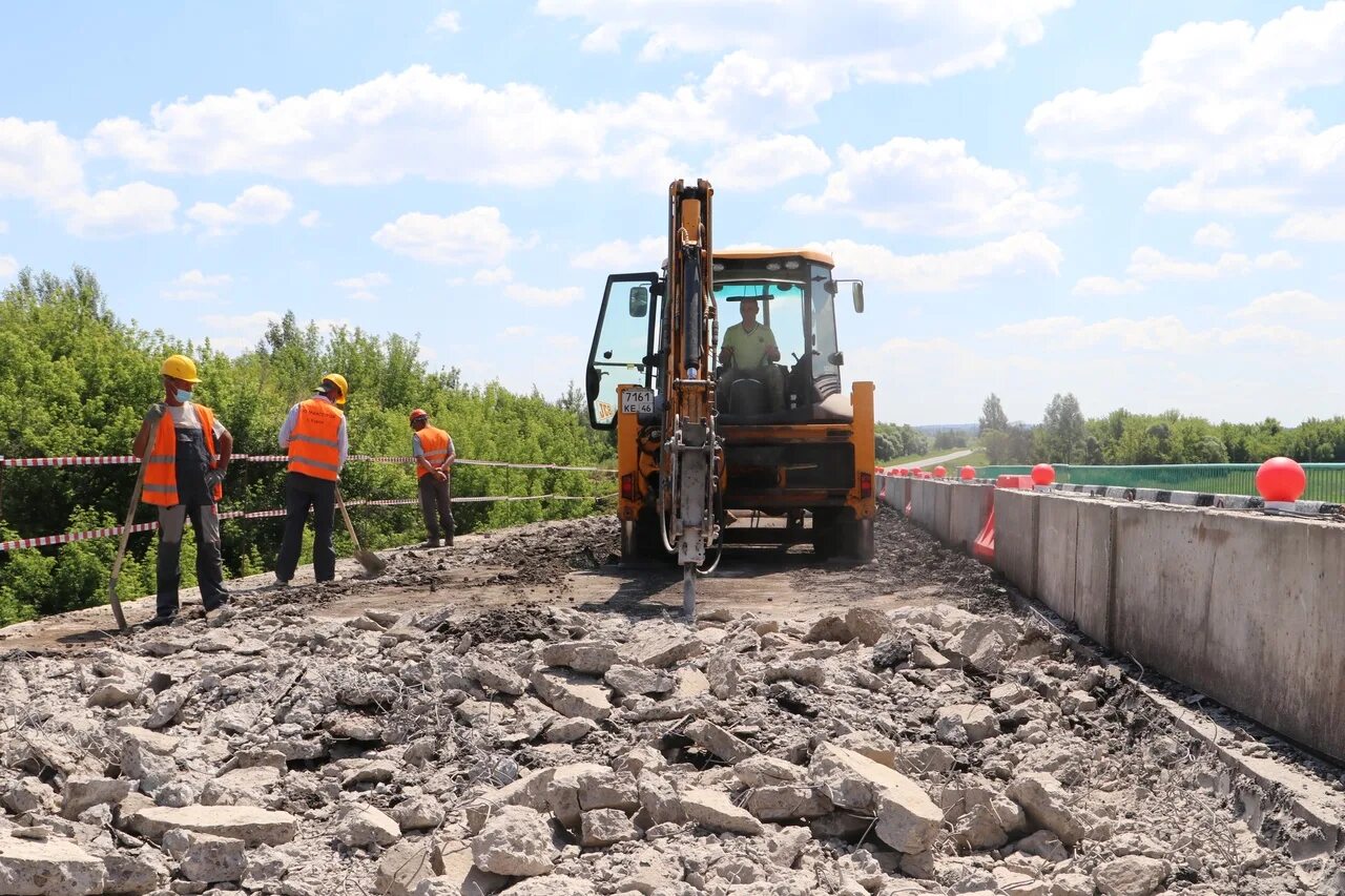 Дорожные работы. Дорожное строительство. Ремонт моста. Ремонт дорог.