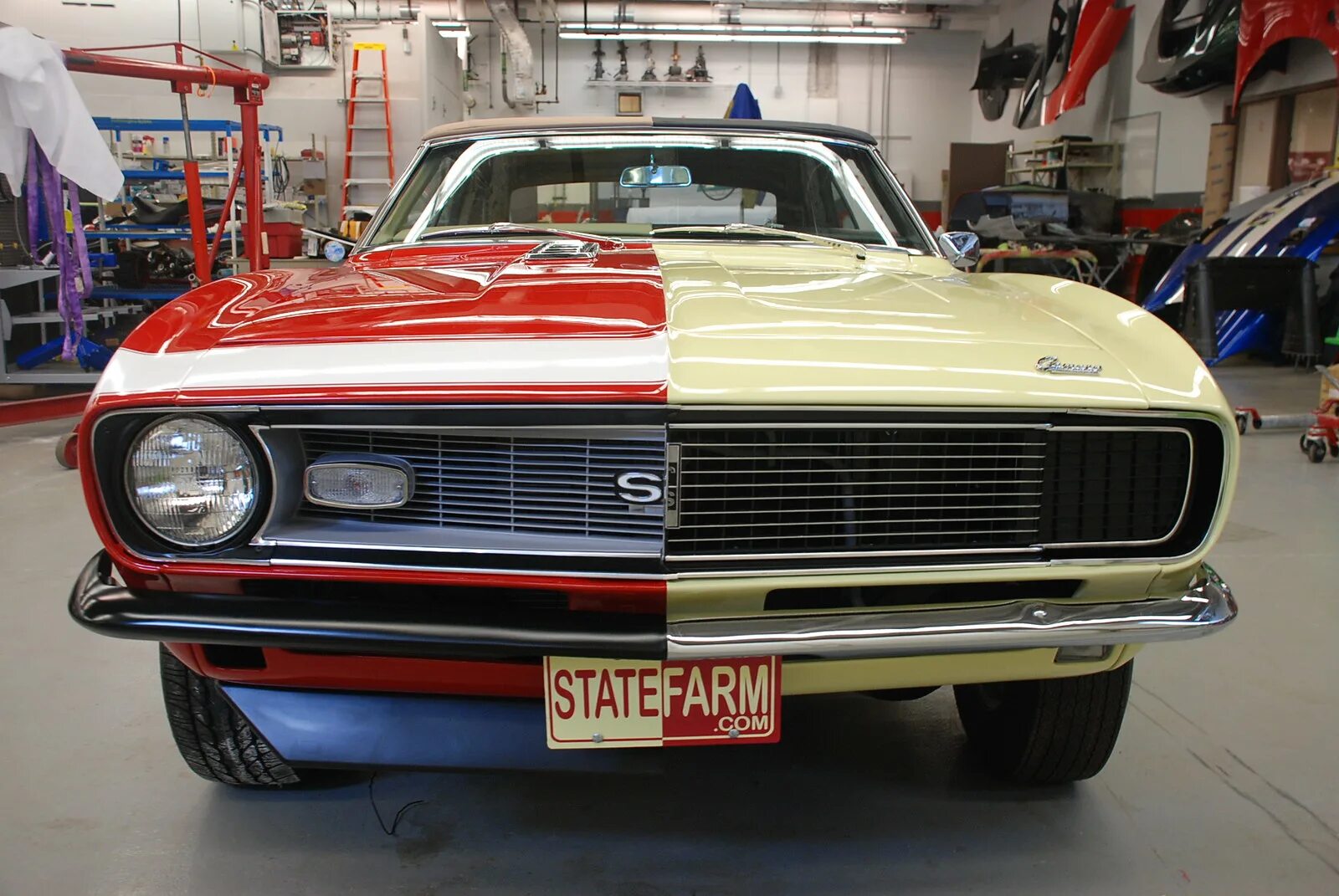 Пол стар машина. Старая машина внутри. Пол стар машина. Американские мастерские автомобилей. Пол стар машина.