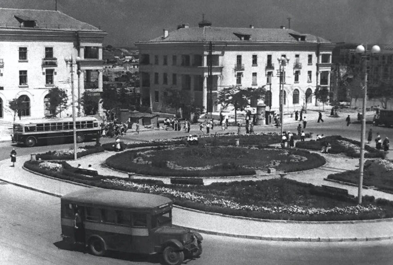 Площадь лазарева. Площадь Лазарева Севастополь. Севастополь 1950. Площадь революции Севастополь. Севастополь в 50-е годы.