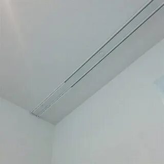 Скрытый карниз для натяжного в ванную