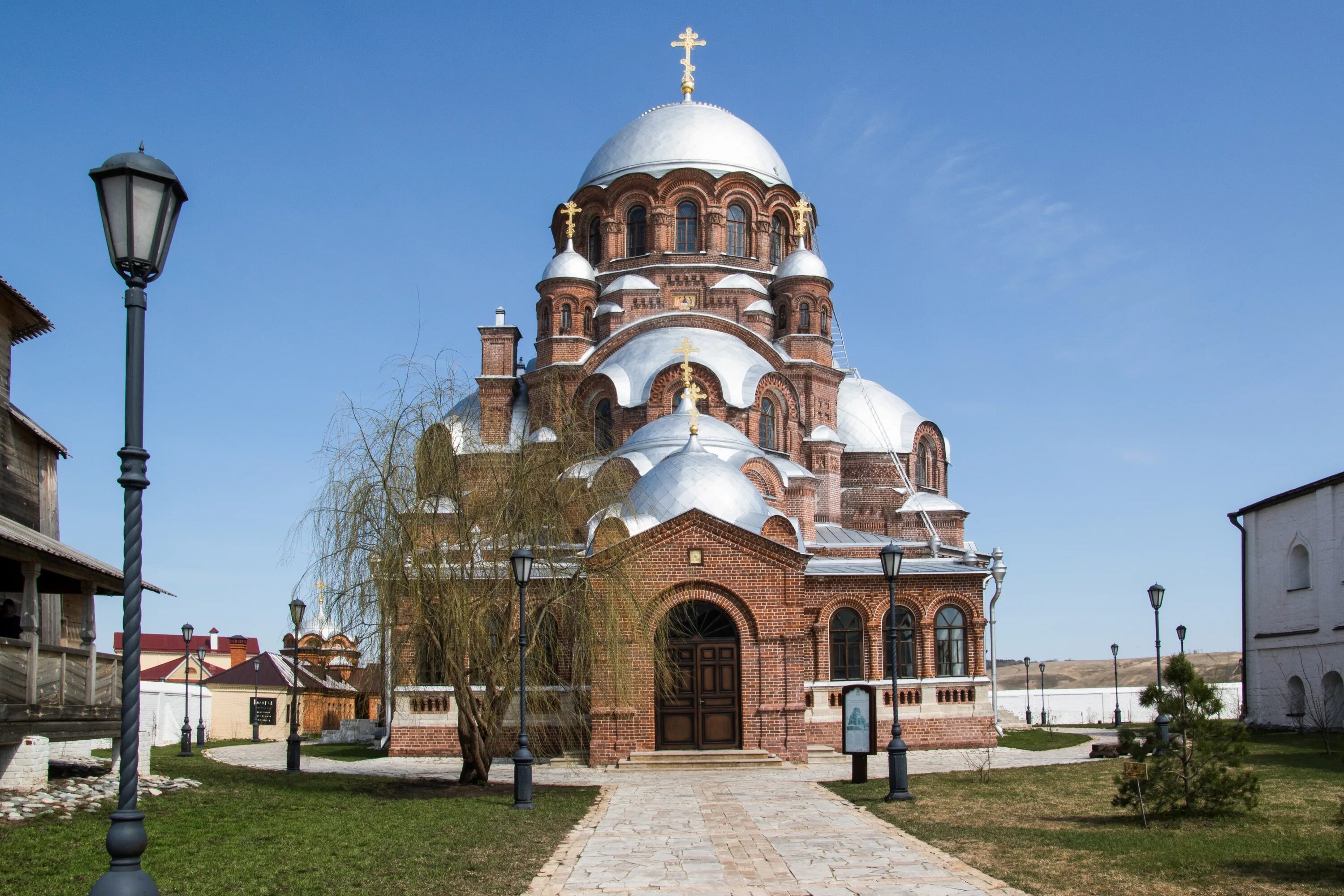 Свияжск храм. Остров-град Свияжск храм всех религий. Храм всех скорбящих радость Свияжск.