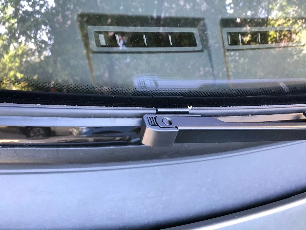 Щетки стеклоочистителя range rover. Щетки стеклоочистителя range rover l322. бескаркасные дворники range rover l322. щетки стеклоочистителя рендж ровер вог 2008. щетки дворников land rover vogue l322.