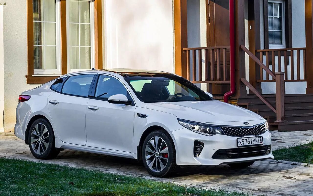 Киа оптима в спб. Kia Optima Hyundai Sonata. Hyundai Соната Оптима. Hyundai Sonata vs Kia Optima. Hyundai Optima 2018.