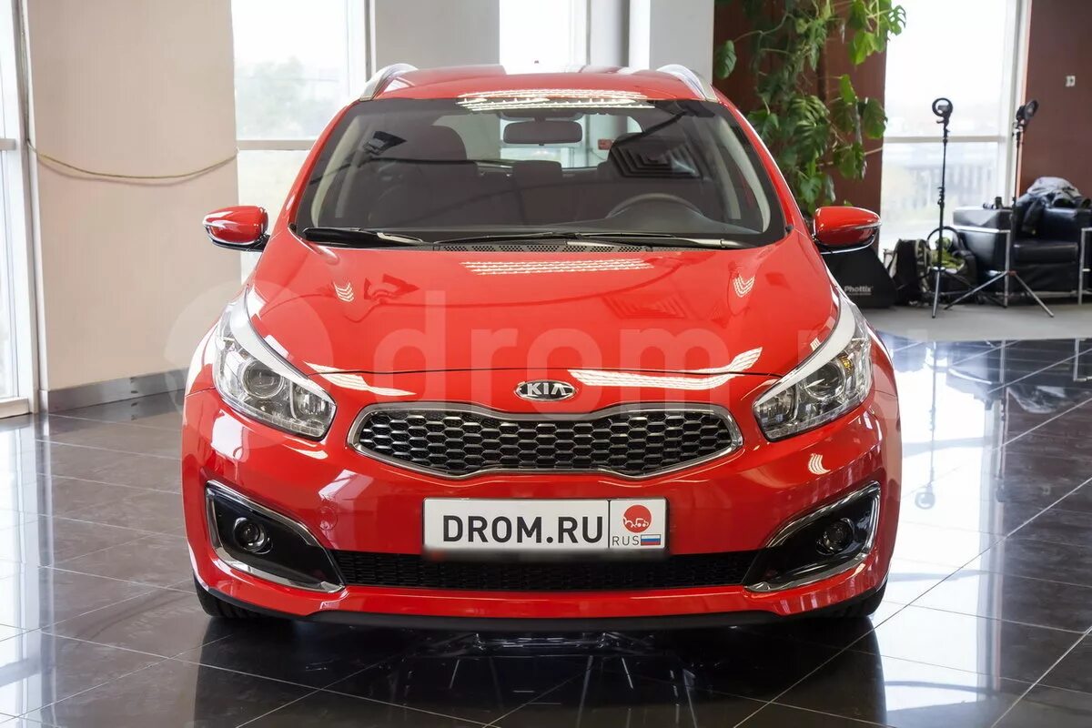 Kia ceed luxe. Киа сид универсал ред лайн 2017. Кия сид рэд лайн 2017 задние фонари. Антифриз g12 luxe зеленый. Luxe red line.