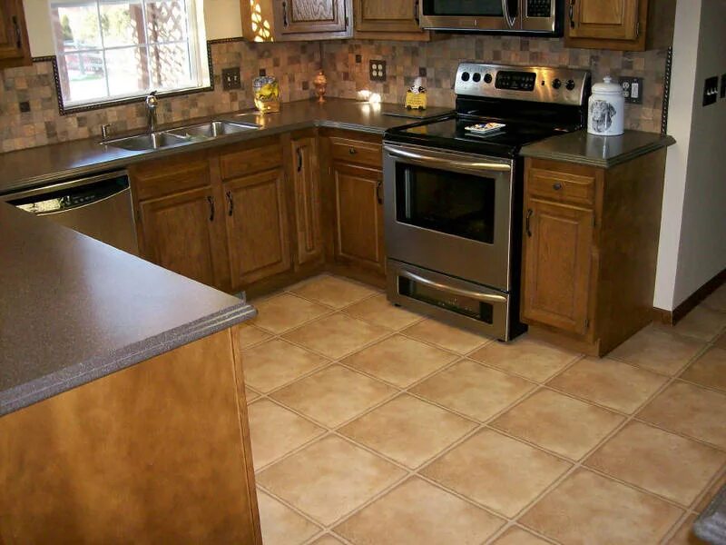 Расцветки линолеума для кухни. Пол на кухне. Красивый линолеум на кухню. Плитка для кухни на пол под дерево. Что можно на кухню на пол.