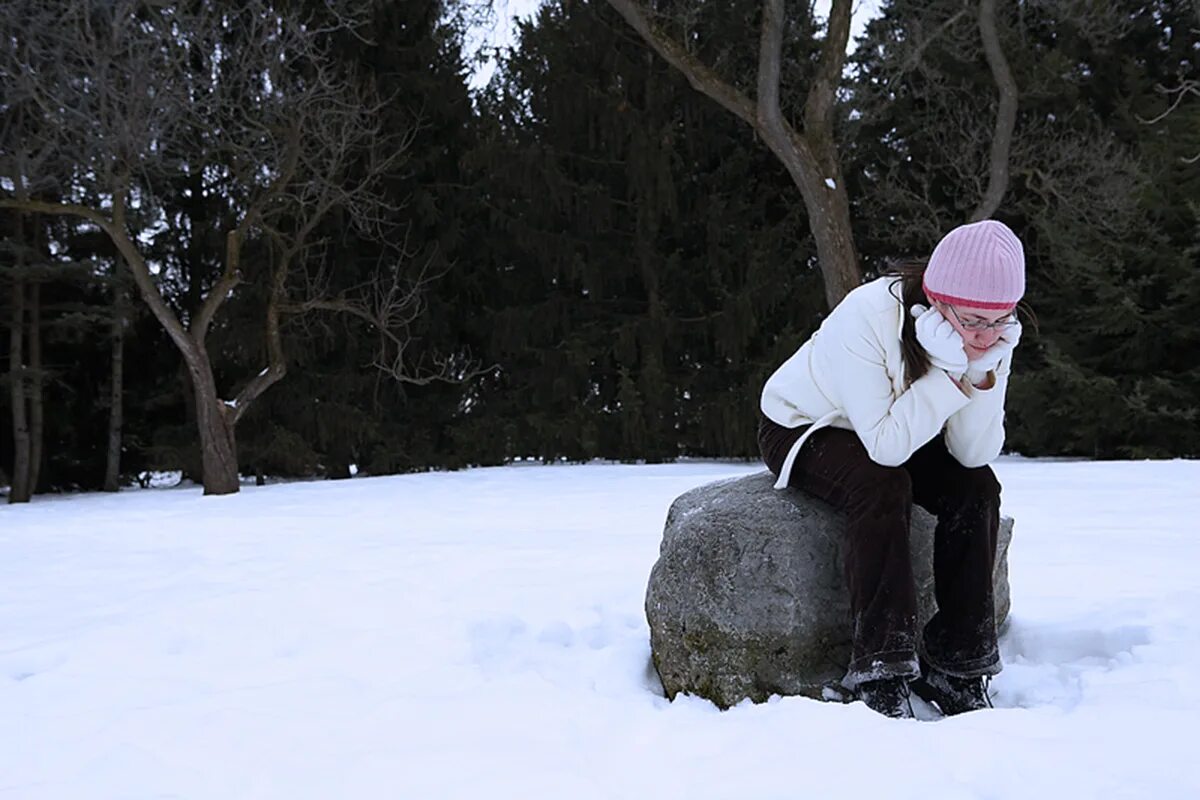 Зимняя депрессия. Сезонная простуда. Зимняя депрессия. Трифон мышегон 14 февраля картинки. Зимняя хандра это.