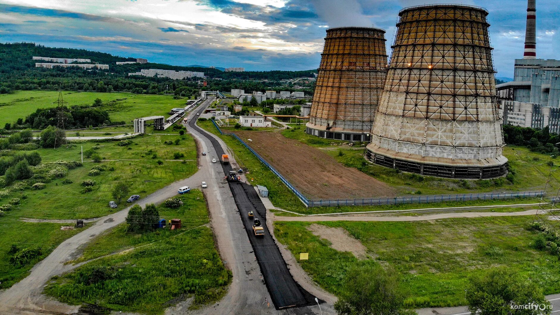 Комсомольск-на-амуре с высоты. Нпз роснефть дальний восток. Ночной город комсомольск на амуре. Комсомольск на амуре грязный воздух. Металлургия дальнего востока.