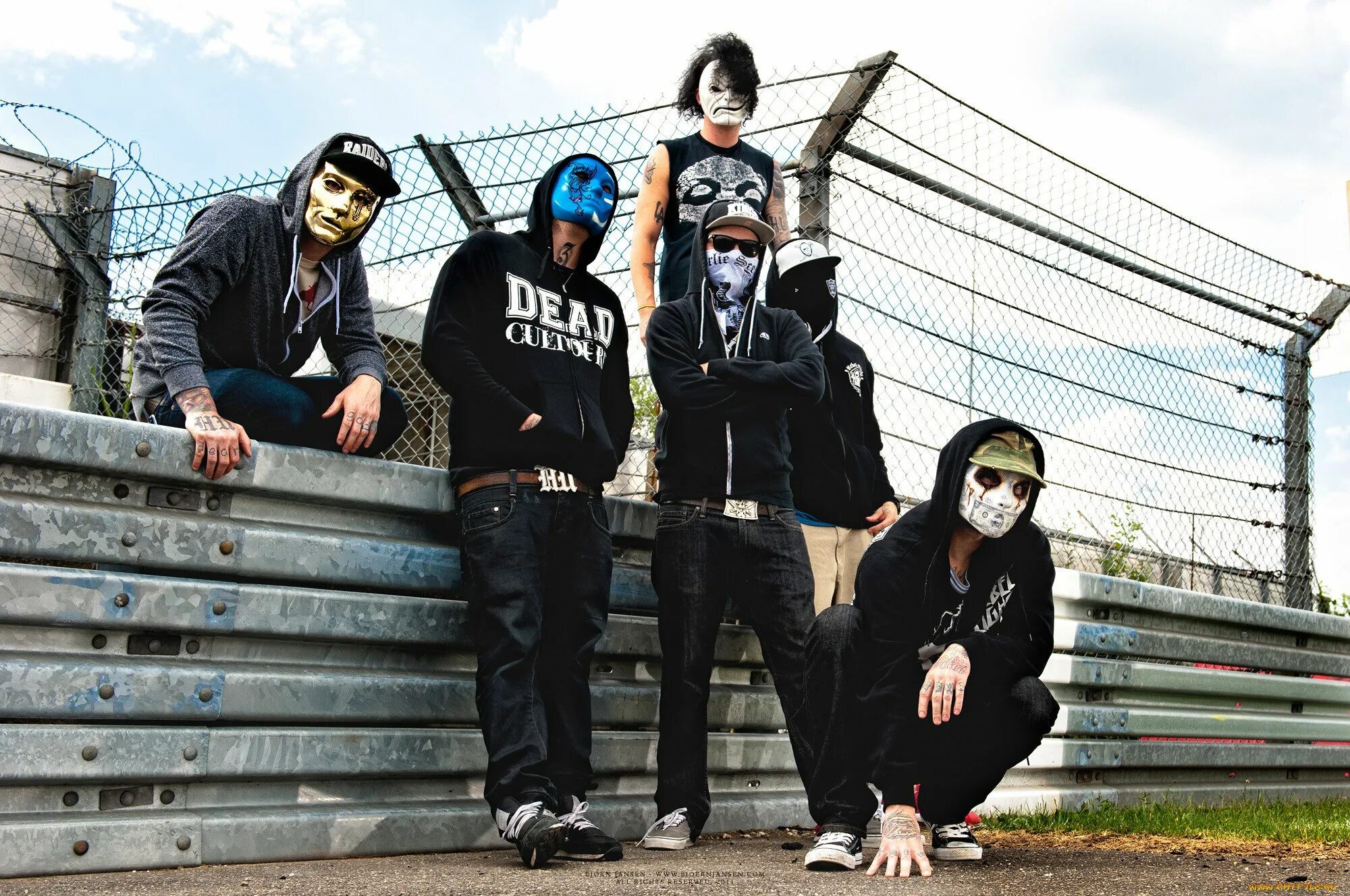 Группа автора вк. Hollywood Undead. Группа Голливуд андед. Голливуд андед в масках 5 человек. Hollywood Undead 2005.