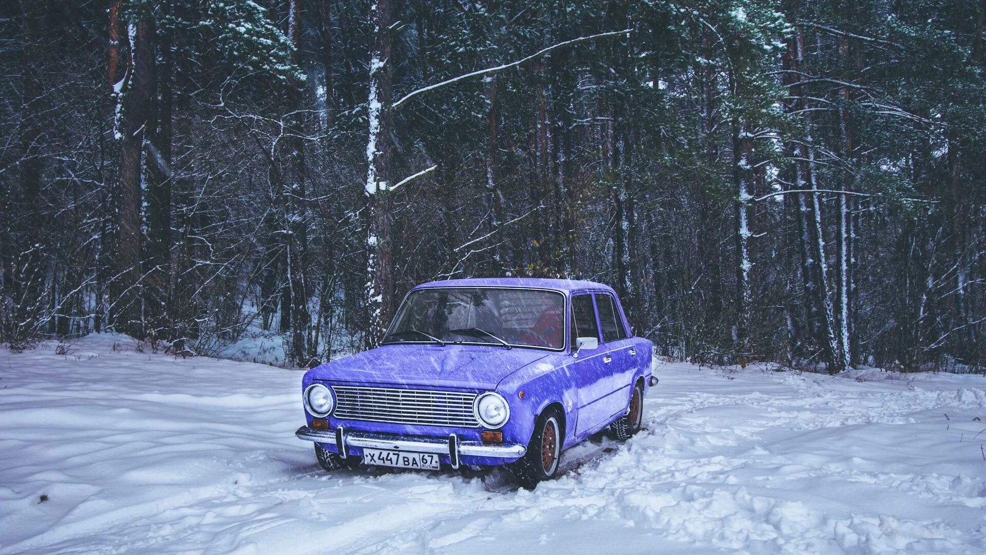 Ваз 2104 дрифт. Ваз 2114 оперская зимой. V на машине зимой с флагом. Фото заводим в мороз ваз 21061. Ваз в мороз.