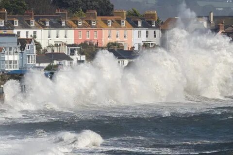 Wave crashed