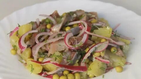 Салат с селедкой и зеленым горошком картошкой