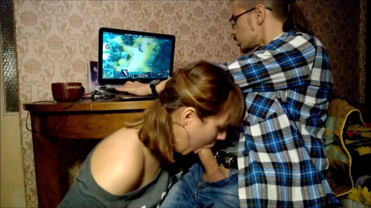 Без интереса трахаются под орущий телевизор