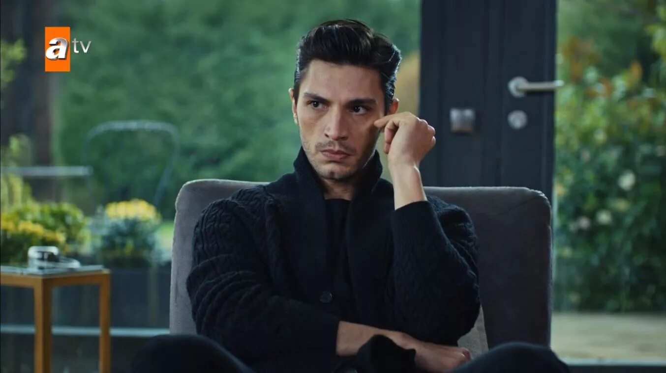 Ильхан. Ильхан шен актер. Ильхан шен турецкий. Озан корфалы актер. Ильхан шен турецкий.