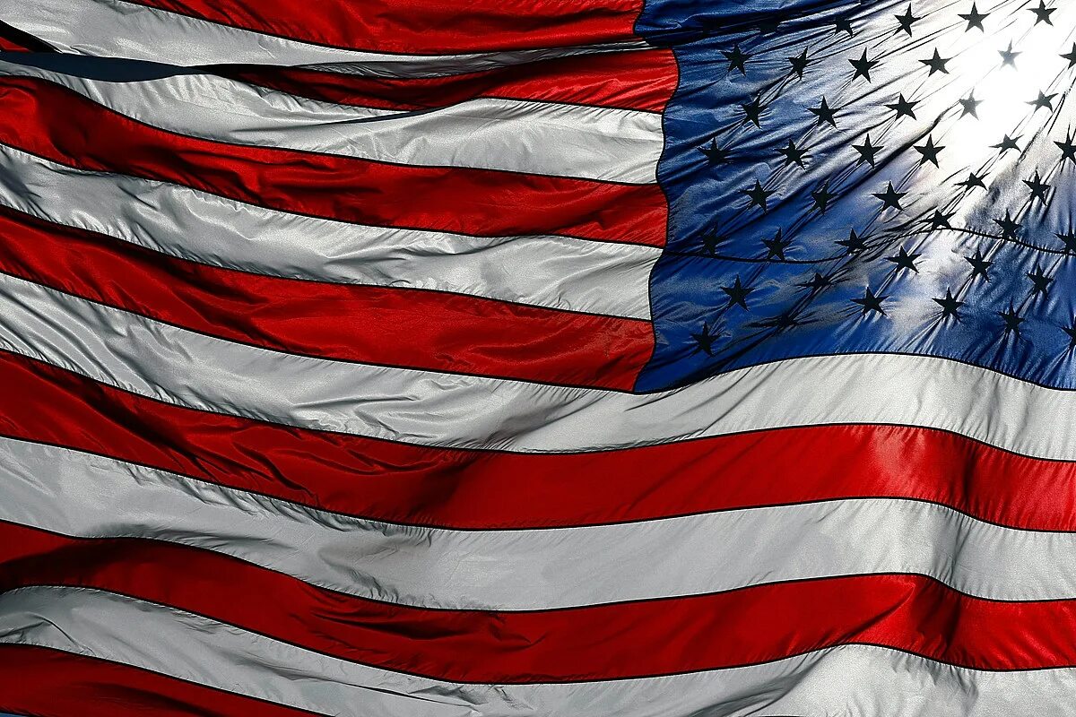 Гимн россии американский. Американский флаг. Американский флаг фон. История флага США. Американский флаг арт.