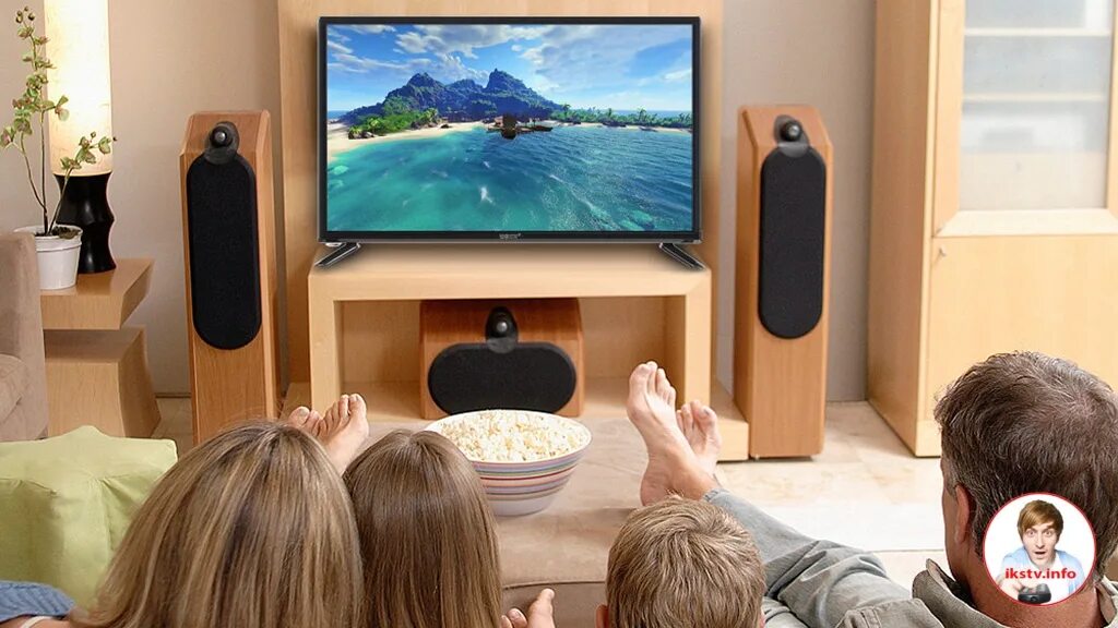 Телевизор с 3д эффектом. Человек перед телевизором. Телевизор. Они смотрят телевизор сейчас. Телевизор для детей настоящий.