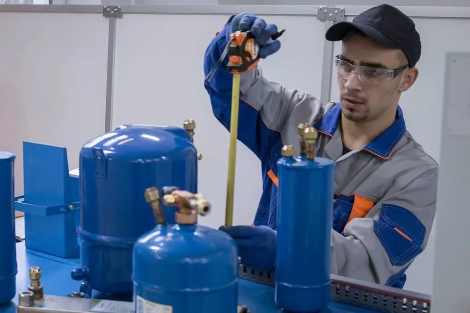 Холодильная техника и системы кондиционирования WORLDSKILLS. Компетенция холодильная техника и системы кондиционирования WORLDSKILLS. Монтаж холодильного оборудования. Монтажник газового оборудования. Эксплуатация холодильных машин и установок