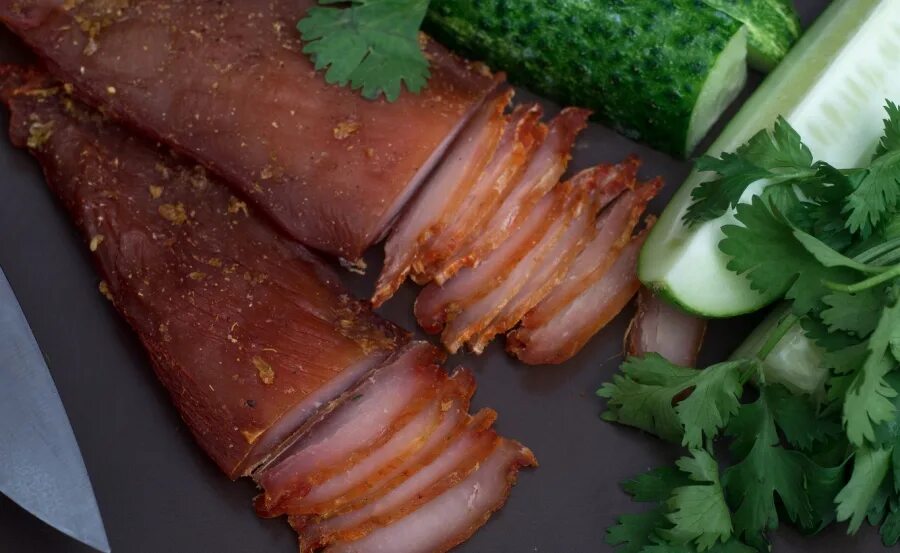 Бастурма филе. Бастурма куриная. бастурма из курицы. бастурма из грудки курицы. бастурма из куриной грудки.
