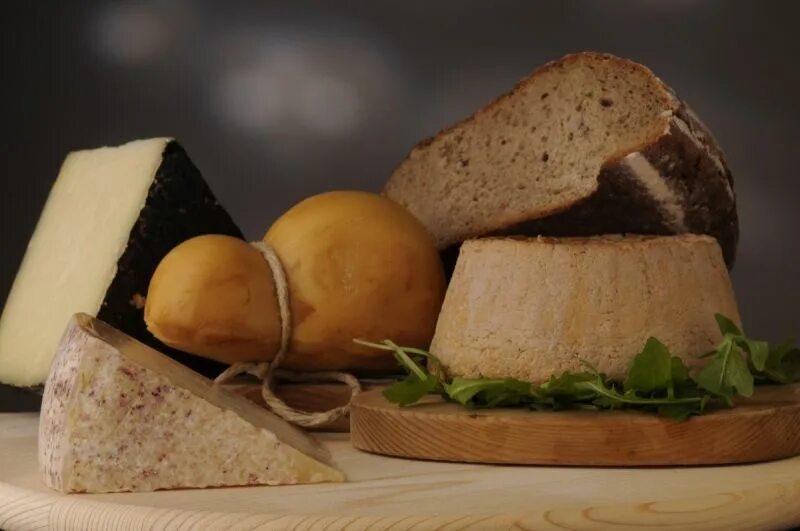 Твердые сыры. Сыр. Сыр горгонзола с шоколадом. Formaggi. Сыр горгонзола с шоколадом.