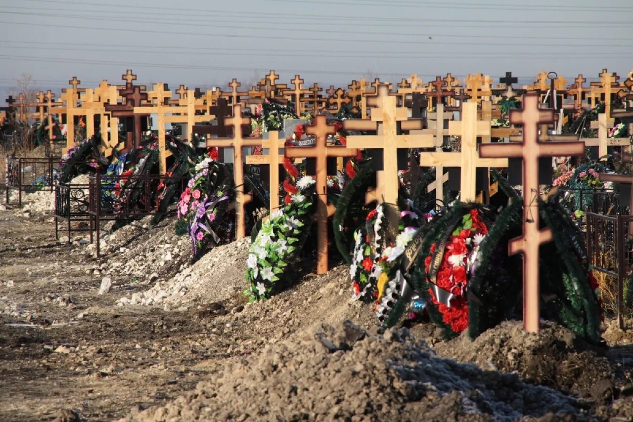 Кладбище Ульяновск. Кладбище Ульяновск захоронения. Заволжское кладбище Ульяновск аллея славы. Кладбище Ульяновск новый город. Зачем на похоронах кидают