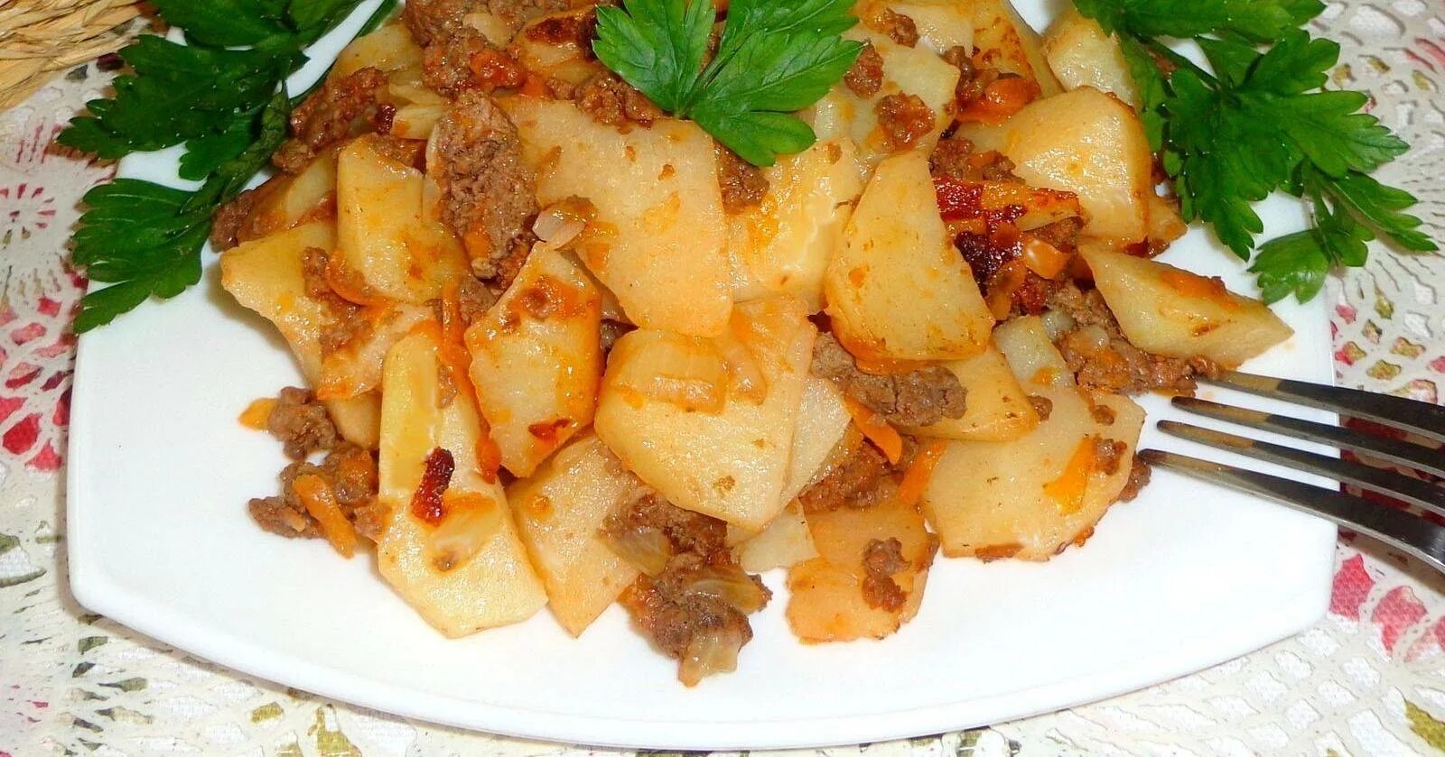 Как приготовить картошку с тушенкой на сковороде