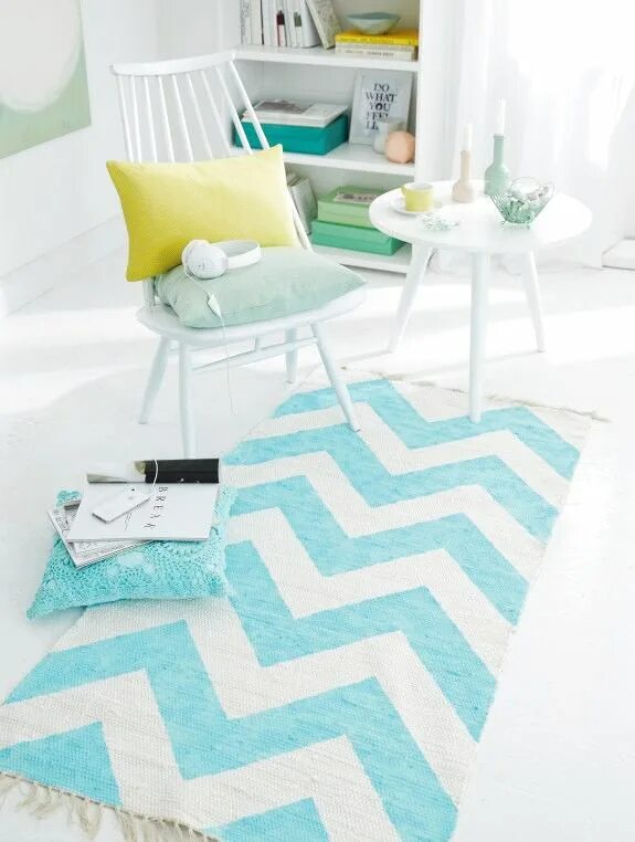 Зигзаг мастер. Зигзаг миссони крючком. Геометрический декор стен. Зигзаги в интерьере на стенах. Геометрический узор на стене.