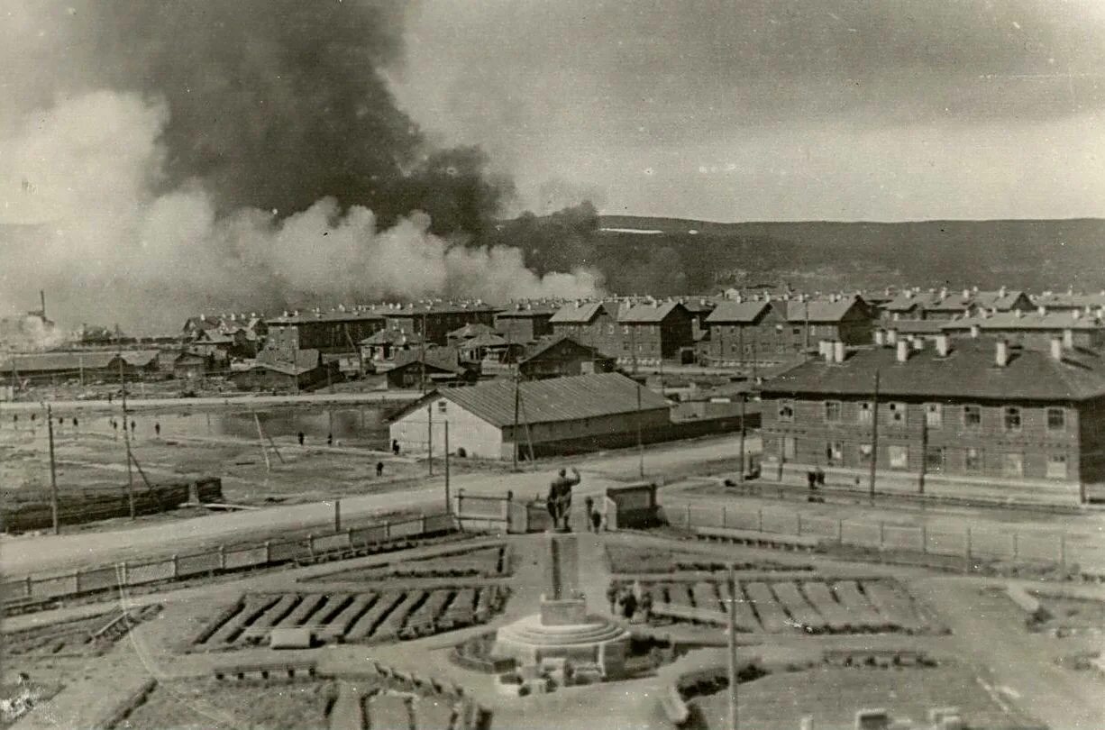 Какой город был основан в 1916 году. Романов-на-мурмане город. порт мурманска 1916. романов-на-мурмане 1916. мурманск в 1917 году.