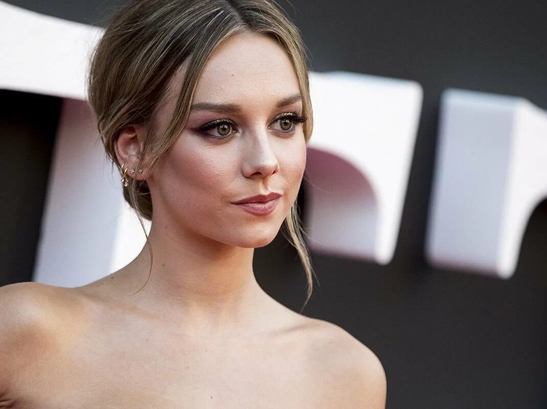 Э́стер экспо́сито. Э́стер экспо́сито. Эстер экспосито элита. Ester expósito. Ester expósito.