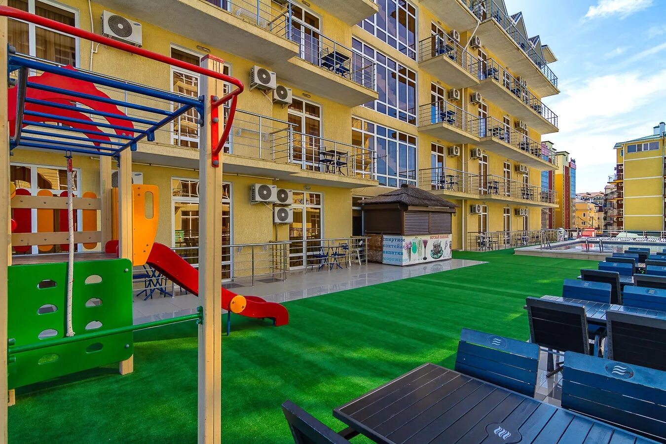 Отель Атлантик, Витязево, Анапа, цены от 1300 руб. 101Hotels.com