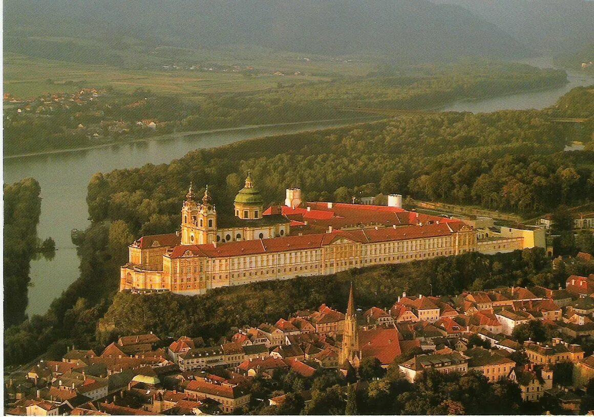 Хорватия бенедиктинский монастырь. Аббатство мельк австрия. Бенедиктинский монастырь в мельке. Монастырь мури. Бенедиктинское аббатство.