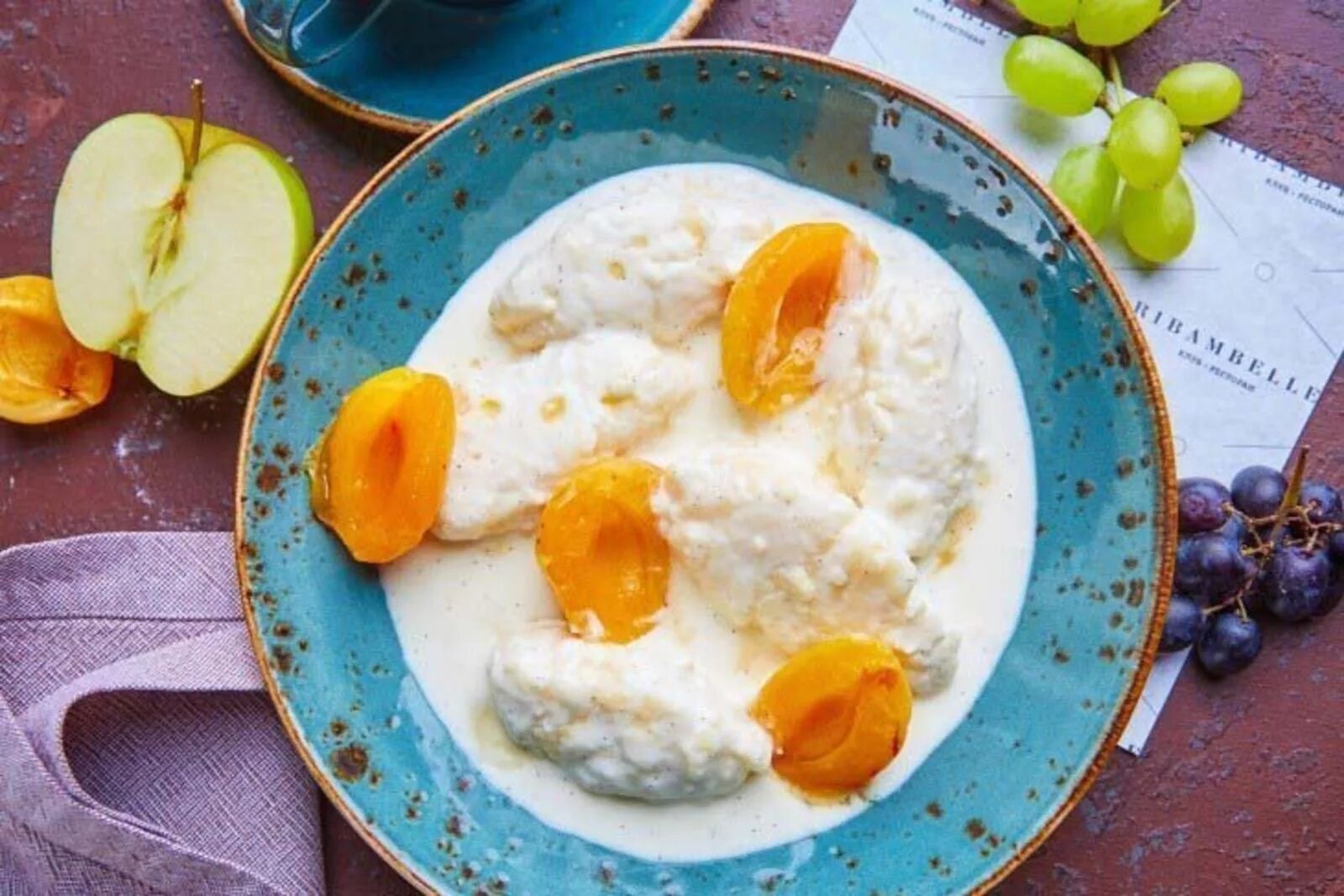 Чизкейк с абрикосами и творогом. Пирог с творогом и абрикосом. Творог со сметаной и яблоком. Пирог с творогом и абрикосом. Творог с абрикосом.