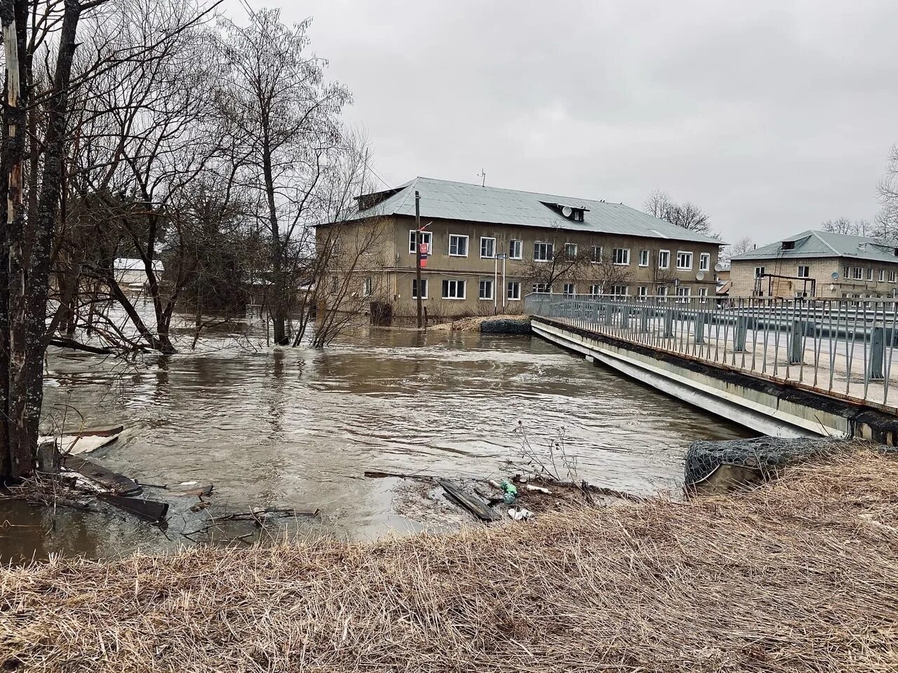 Подъем воды в клязьме. Поселок труд Петушинский район Владимирская область. Поселок труд Петушинский район. Зона подтопления реки Клязьма Загорянка. Затопило поселок.