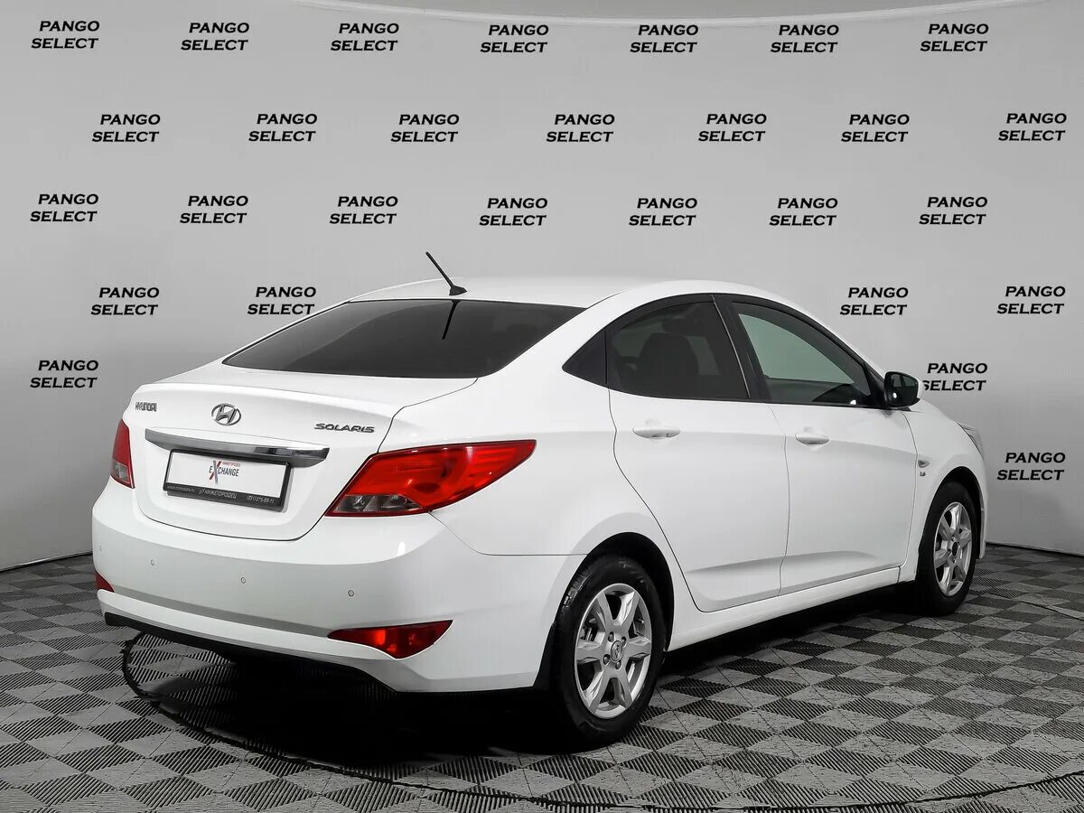 Купить б/у Hyundai Solaris I Рестайлинг 1.6 AT (123 л.с.) бензин автомат в Санкт