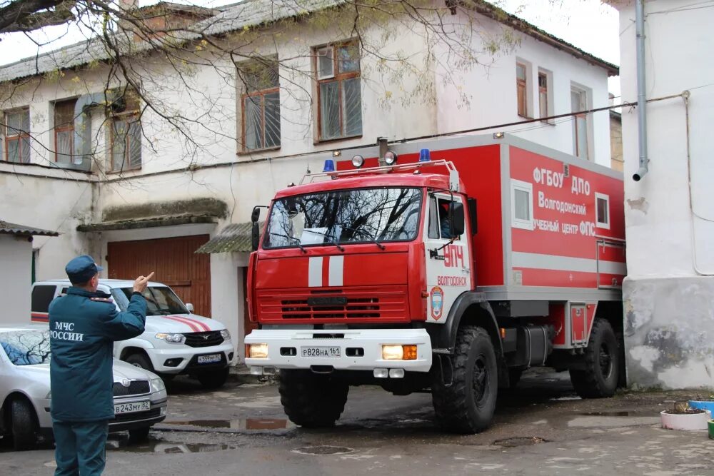 Машины МЧС России. Автомобиль МЧС. МЧС пожарные автомобили Крым. Урал МЧС.