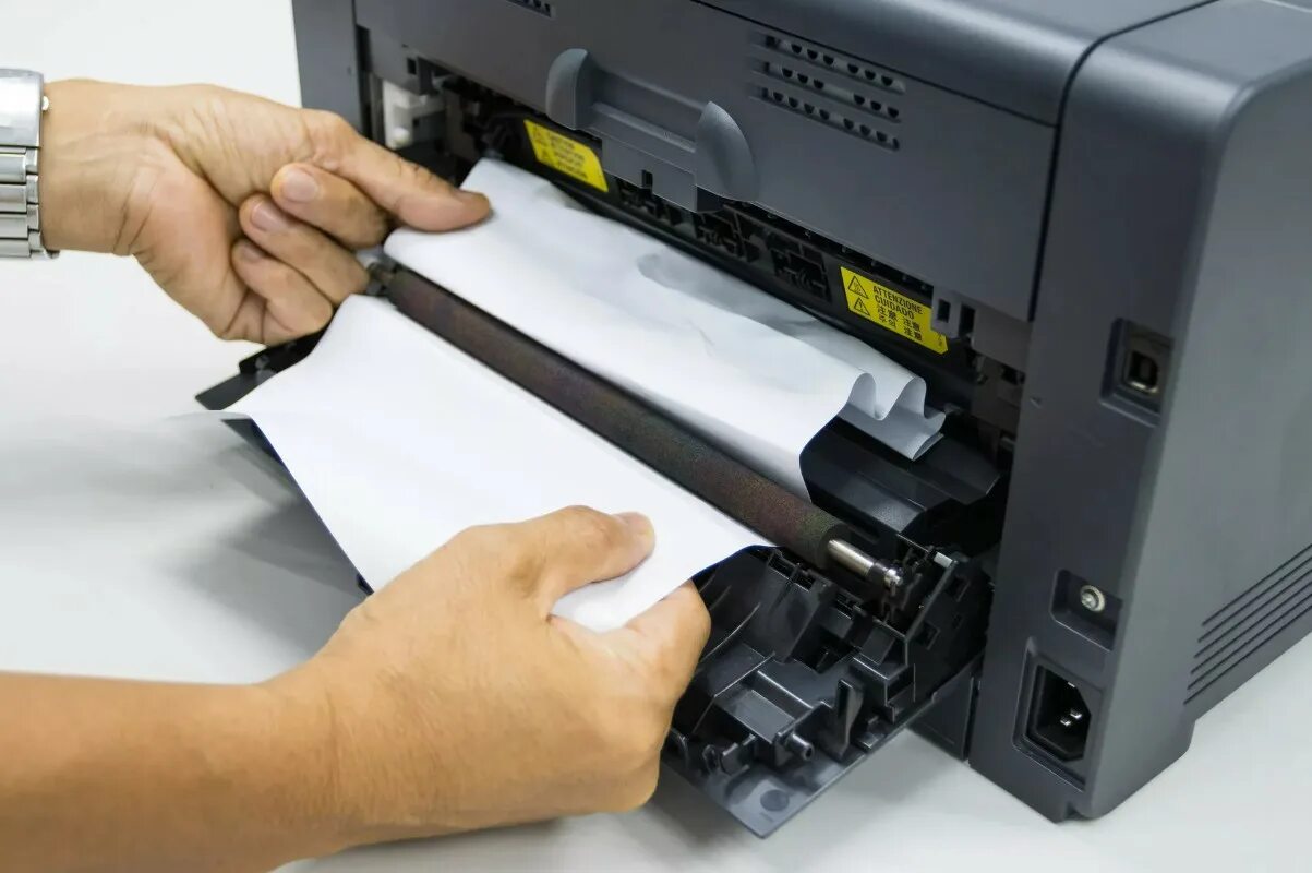 Принтер зажевал бумагу. Принтер жует бумагу. Как сделать принтер из бумаги. Зажевало бумагу принтер canon