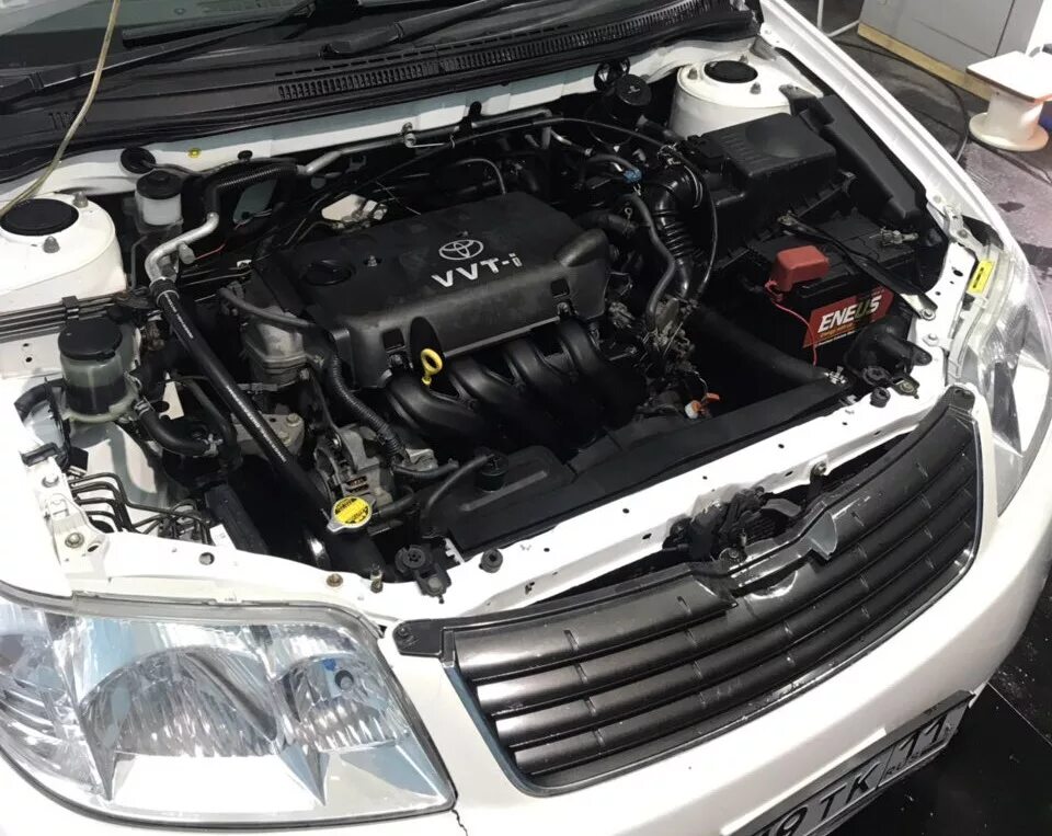 Подкапотное пространство тойота. Подкапотка тойота королла 120. Под капотная пространства тойота королла 120. Подкапотное пространство тойота. 2 подкапотка.