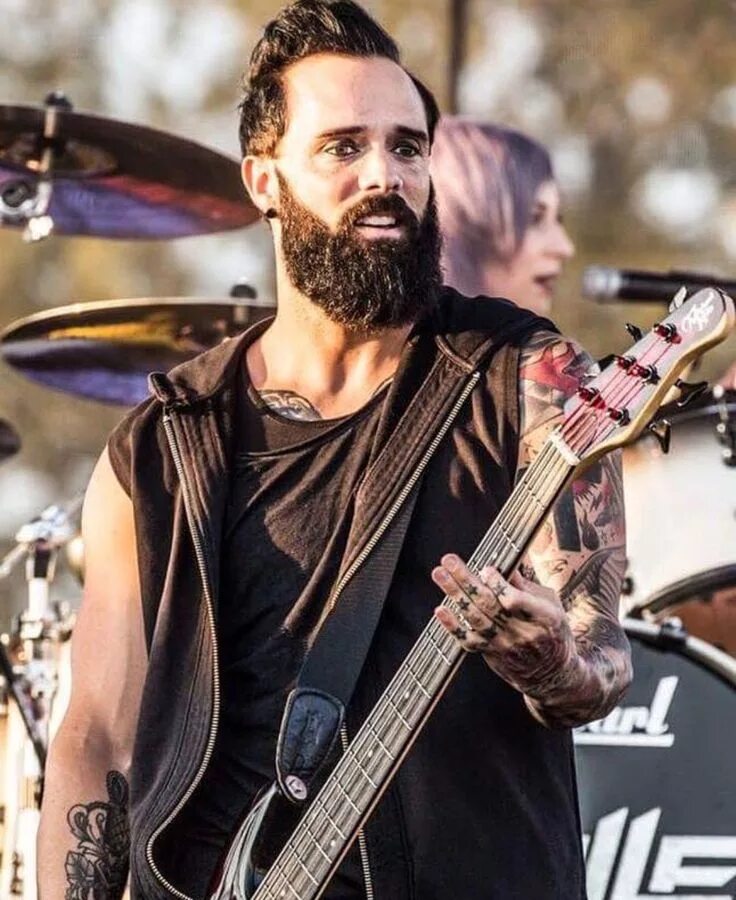 Вокалист скиллет. Джон купер скиллет. Джон ландрум купер. Skillet вокалист. Skillet солист.