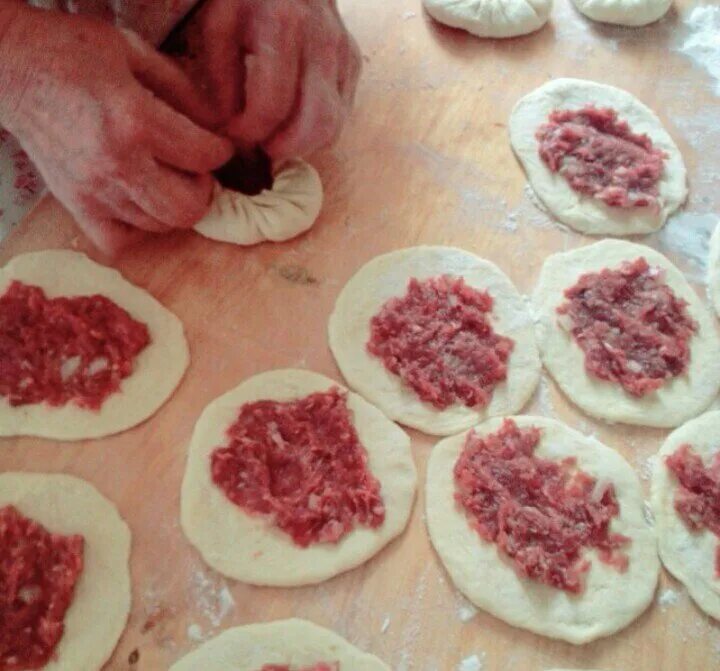 Беляш круглый. Астраханские беляши. Астраханские кайнары. Кайнары печеные. Кайнары по астрахански.