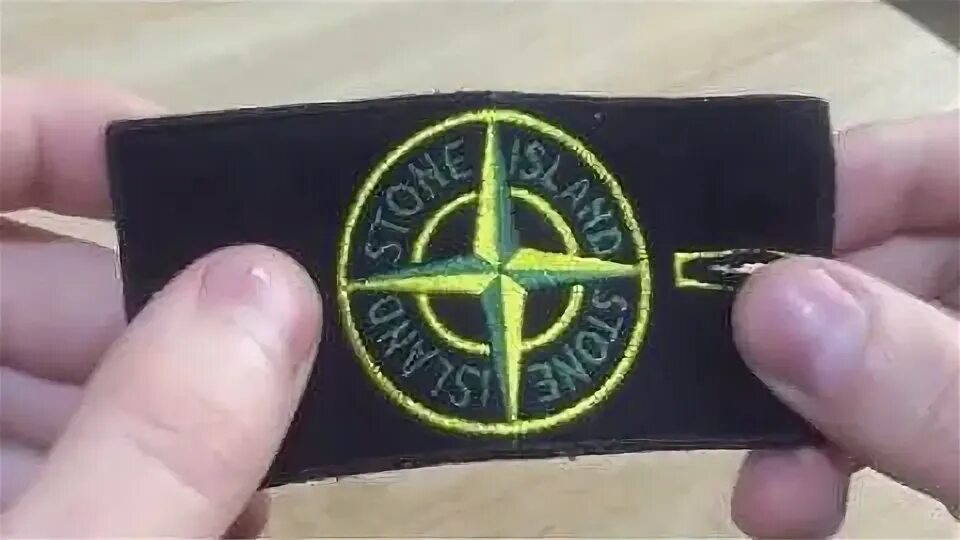 Как отличить stone island. Стоник паль и оригинал. Стон Айленд оригинал и паль. Stone Island подделка. Стон Айленд паль.