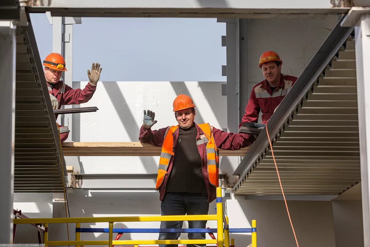 Масштабные стройки россии. Самая масштабная стройка в мире. Стройка страны. Производственный комплекс московского нпз. Самая масштабная стройка.