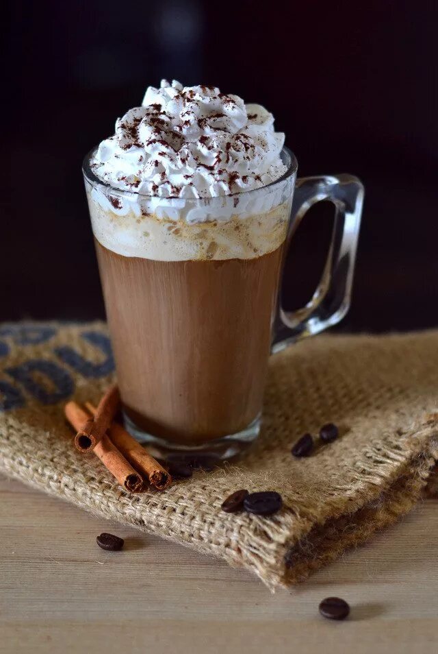 Глясе и аффогато. Эспрессо глясе. Глясе кфс. Кофе глясе что это. Глясе кфс.